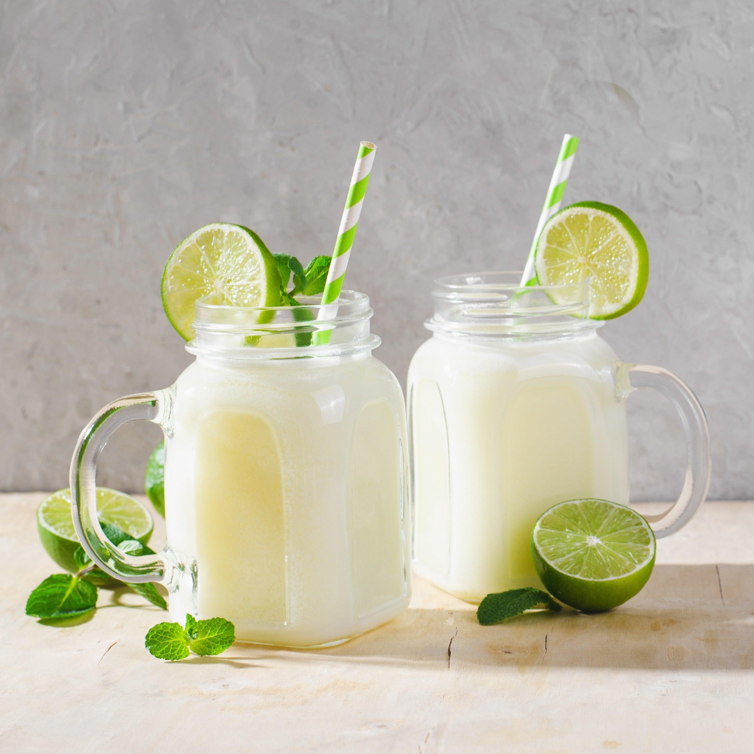 FROZEN PINEAPPLE MOJITO